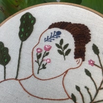 Meu projeto do curso: Retrato bordado com elementos botânicos. Ilustração de retrato, Bordado, Ilustração têxtil, e Design têxtil projeto de Sâmia Bordulis - 21.07.2022