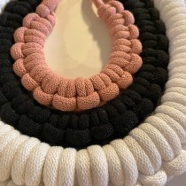 My project for course: Rope Jewelry for Beginners: Make Your Own Necklaces. Projekt z dziedziny Craft, Projektowanie biżuterii, Makrama, Wzornictwo tekst i liów użytkownika tuliphickey - 23.07.2022