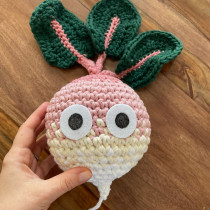My project for course: Crochet for Beginners: Create Food-Inspired Amigurumi . Un proyecto de Artesanía, Diseño de juguetes, Tejido, DIY, Crochet y Amigurumi de pequenika - 27.07.2022