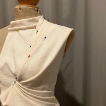 Mój projekt z kursu: Wprowadzenie do drapowania tkanin: twórz odzież damską. Un proyecto de Moda, Diseño de moda, Costura, Patronaje y confección			 de Aga Gurgacz - 17.11.2022