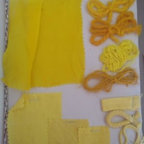 Mi proyecto del curso: Servilletas y tote bags con cúrcuma. Un proyecto de Artesanía, Moda, Diseño de moda, DIY, Teñido Textil y Diseño textil de Sandra Diaz - 19.01.2023