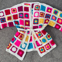 Ruffled Tank, Trimmed Tee and an Oversized Robe: Granny Square Crochet Ein Projekt aus dem Bereich Mode, Modedesign, Weben, DIY, Crochet und Textildesign von Mary Shaak - 22.01.2023