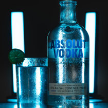 Iluminación con Flash para principiantes | Absolut Vodka . Een project van Fotografie, Portretfotografie,  Fotografische verlichting, Studiofotografie e Interieurfotografie van Carlos Macías Madera - 13.02.2023