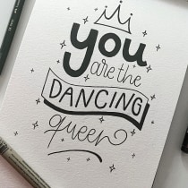 You are the dancing queen. Un proyecto de Bocetado, Creatividad, Dibujo, H, lettering y Sketchbook de Paula Varona - 24.02.2023