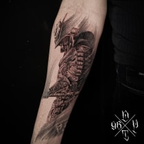 Mój tatuaż z kursu: Techniki tatuażu: cieniowanie pepper shading. Projekt z dziedziny Trad, c, jna ilustracja i Projektowanie tatuaż użytkownika Damian Parzyszek - 20.03.2023
