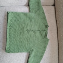 Mi proyecto del curso: Tejido de prendas infantiles con raglán top down. Un proyecto de Moda, Diseño de moda, Tejido, Tejido de punto y Diseño textil de Adriana Frutos - 18.04.2023