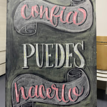 Mi proyecto del curso: Murales de lettering en pizarra Ein Projekt aus dem Bereich Urban Art, Lettering, H und Lettering von Angie Vanessa Diaz Orjuela - 26.04.2023