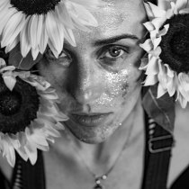 Photographic Portraits in Black and White - Summer breeze (final project). Een project van Fotografie, Portretfotografie,  Fotografische verlichting y Studiofotografie van Iulia Tenovici - 27.04.2023