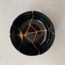 Mi proyecto del curso: Introducción al Kintsugi: restaura tu cerámica con oro. Un projet de Artisanat, Beaux Arts, Céramique , et DIY de María Villa - 23.04.2023