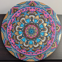My project for course: Painting Acrylic Mandalas with Professional Techniques. Pintura, Desenho, e Pintura Acrílica projeto de lizzytroisi - 30.03.2023