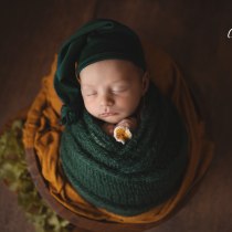 newborn shooting: Leo. Un proyecto de Fotografía de retrato, Fotografía digital y Fotografía artística de Cristina Duca - 25.05.2023