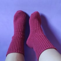 Meu projeto do curso: Design e confecção de meias em crochê. Fashion, Fashion Design, Fiber Arts, DIY, Crochet, and Textile Design project by Karla Bastos - 06.19.2023