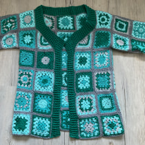Mein Abschlussprojekt für den Kurs: Granny-Squares: Häkle deinen Pullover Ein Projekt aus dem Bereich Mode, Modedesign, Weben, DIY, Crochet und Textildesign von kn4qdwvnxw - 02.07.2023