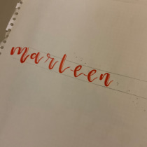 Mon projet du cours : Tatouage de lettrage cursif à main levée. Lettering, and Tattoo Design project by marie billebeau - 07.16.2023