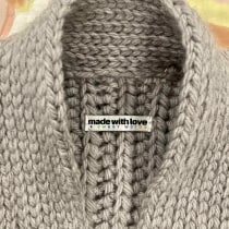 My project for course: Creating Garments Using Crochet. Un projet de Mode, St, lisme, Art textile, DIY, Crochet , et Design textile de Rachel B - 17.08.2023