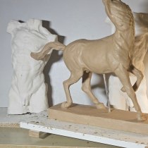 My project for course: Modeling Torsos with Clay. Artes plásticas, e Escultura projeto de clark moss - 01.09.2023