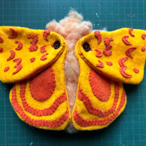 "Pandilla Polilla" Mi proyecto del curso: Textile Toys. Un proyecto de Diseño de personajes, Diseño de juguetes, Costura y Diseño textil de Alex Sifuentes - 13.08.2023