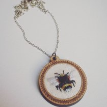 Mi Proyecto del curso: Bordado en miniatura: crea joyas textiles. Design de joias, Bordado, Ilustração têxtil, e Design têxtil projeto de natnat - 11.09.2023