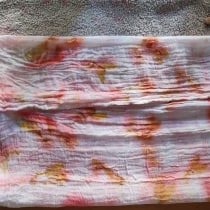 Mi proyecto del curso: Impresión botánica en textil y papel. Un proyecto de Artesanía, Moda, Diseño de moda, Ilustración textil, DIY, Teñido Textil, Estampación textil y Diseño textil de Maria Costilla - 22.09.2023