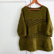 Mi proyecto del curso: Introducción a la técnica de hileras cortas en crochet para ropa. Un proyecto de Moda, Diseño de moda, Tejido, DIY y Diseño textil de carolinabergap - 15.12.2023
