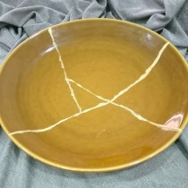 Mi proyecto del curso: Introducción al Kintsugi: restaura tu cerámica con oro. Un projet de Artisanat, Beaux Arts, Céramique , et DIY de Belén Vilchez Roman - 03.01.2024