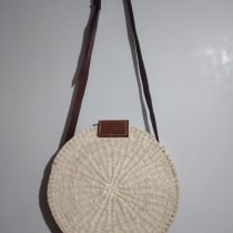 Mi proyecto del curso: Creación de bolsos de cuero artesanales para principiantes. Un proyecto de Diseño, Diseño de complementos, Artesanía, Moda y Costura de Reyna Guerra - 24.01.2024
