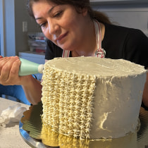 Mi proyecto del curso: Decoración artística de cupcakes con buttercream. Un proyecto de Cocina, DIY, Artes culinarias, Lifest y le de Ale Lomeli Torres - 25.01.2024
