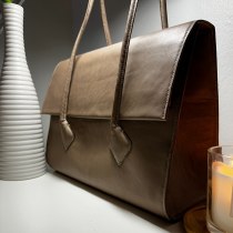 My project for course: Handmade Leather Bag Creation for Beginners. Un proyecto de Diseño, Diseño de complementos, Artesanía, Moda y Costura de Anastasiia - 17.02.2024