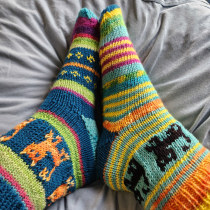My project for course: Introduction to Colorwork Sock Knitting. Un proyecto de Diseño de complementos, Moda, Diseño de moda, Tejido, Tejido de punto y Diseño textil de dolls_and_cats - 03.04.2024