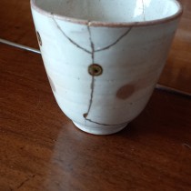 Mi proyecto del curso: Introducción al Kintsugi: restaura tu cerámica con oro. Un projet de Artisanat, Beaux Arts, Céramique , et DIY de orierom - 08.04.2024