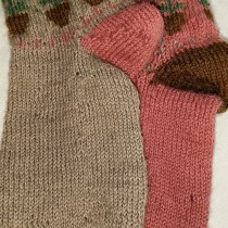 Il mio progetto del corso: Introduzione alla lavorazione di calzini a maglia a più colori. Accessor, Design, Fashion, Fiber Arts, Knitting, and Textile Design project by enricabosio - 05.12.2024