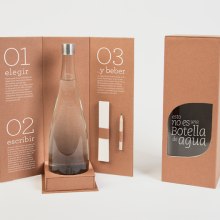 Esto no es una botella de agua. Design projeto de Helena Perez Garcia - 02.04.2011