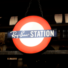 Ray Ban Station . Pop Up Store. Un proyecto de Diseño, Publicidad, Instalaciones, Fotografía, UX / UI y 3D de Michelle Felip Insua - 02.11.2011