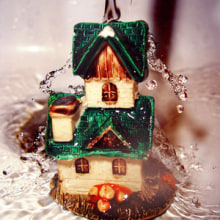 the house shining in the water. Photograph project by Diseñadora Gráfica publicitaria - 04.23.2012