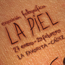 La Favorita: Cartel exposición La Piel. Een project van  Ontwerp y  Reclame van Paco Mármol - 05.06.2012
