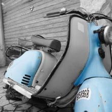 Blue Vespa in the Backyard. Design, Traditional illustration, and Photograph project by Merce Bergada - 07.14.2012
