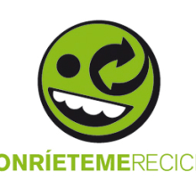 Sonríeteme Recicla. Design, and Traditional illustration project by Sr. Trill - 11.10.2013