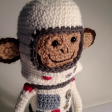 Space monkey. Un proyecto de Diseño de personajes, Artesanía y Diseño de juguetes de Carmen Luque - 02.03.2014