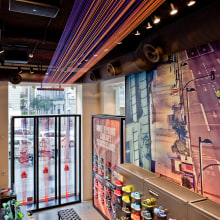 Nike Store Gran Via (Espacios comerciales). Un proyecto de Instalaciones, Fotografía, Br e ing e Identidad de Pedro Cobo López - 17.03.2014