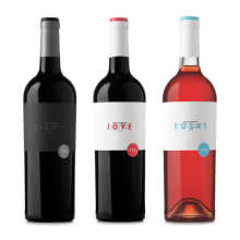 Vinos Les Sorts. Graphic Design, and Packaging project by Atipus - 03.25.2014