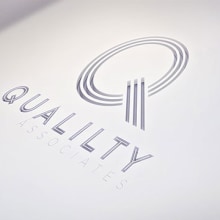 Qualilty Associates. Design, Advertising, UX / UI, Br, ing, Identit, Design Management, Graphic Design, Packaging, T, and pograph project by Emili Garriga i Coll - 04.08.2014