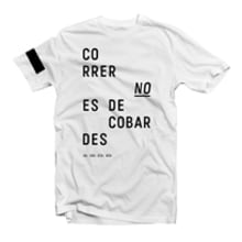 CORRER NO ES DE COBARDES. Art Direction, Br, ing, Identit, Fashion, Graphic Design, and Product Design project by LOCAL ESTUDIO - 04.21.2014