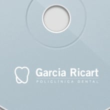 Policlínica Dental - Garcia Ricart. Un proyecto de Br, ing e Identidad y Diseño gráfico de Roger Cortés - 17.07.2014