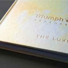 Triumph Essence Brand Book – Spring/Summer 2012. Design, Br, ing e Identidade, Design editorial, e Design gráfico projeto de Katrin Horstkemper - 30.04.2012