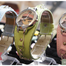 Relojes Chic Kawaii. Un progetto di Design di accessori, Design di gioielli e Product design di Cristina Gutiérrez Hidalgo - 16.09.2014