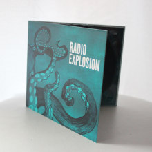 RADIO EXPLOSIÓN Digipack CD. Un proyecto de Ilustración tradicional, Música y Diseño gráfico de pecasenlamirada - 22.10.2014