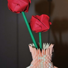 Jarrón y Rosas. Origami 3D. Artesanato, Artes plásticas, e Escultura projeto de Ramsés Herrero Franco - 10.11.2014