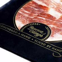 Reserva del Olimpo | Packaging Jamón Ibérico. Design, Br, ing, Identit, Cooking, Graphic Design, Packaging, and Product Design project by Brigada Estudio - 12.09.2014