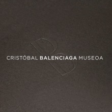Cristóbal Balenciaga Museoa. Design, Design editorial, e Design gráfico projeto de TGA - 23.11.2014
