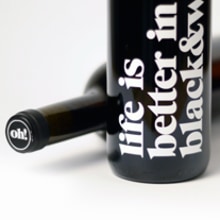 Message on a bottle!. Graphic Design, Packaging, T, and pograph project by estudi oh! - 12.19.2014
